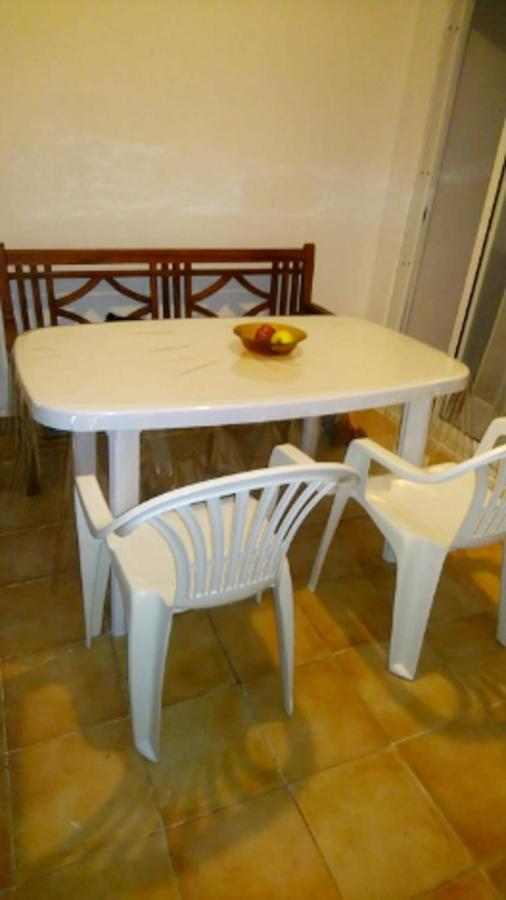 With One Bedroom In With Enclosed Garden And Wifi 10 Km From The Beach Appartement *